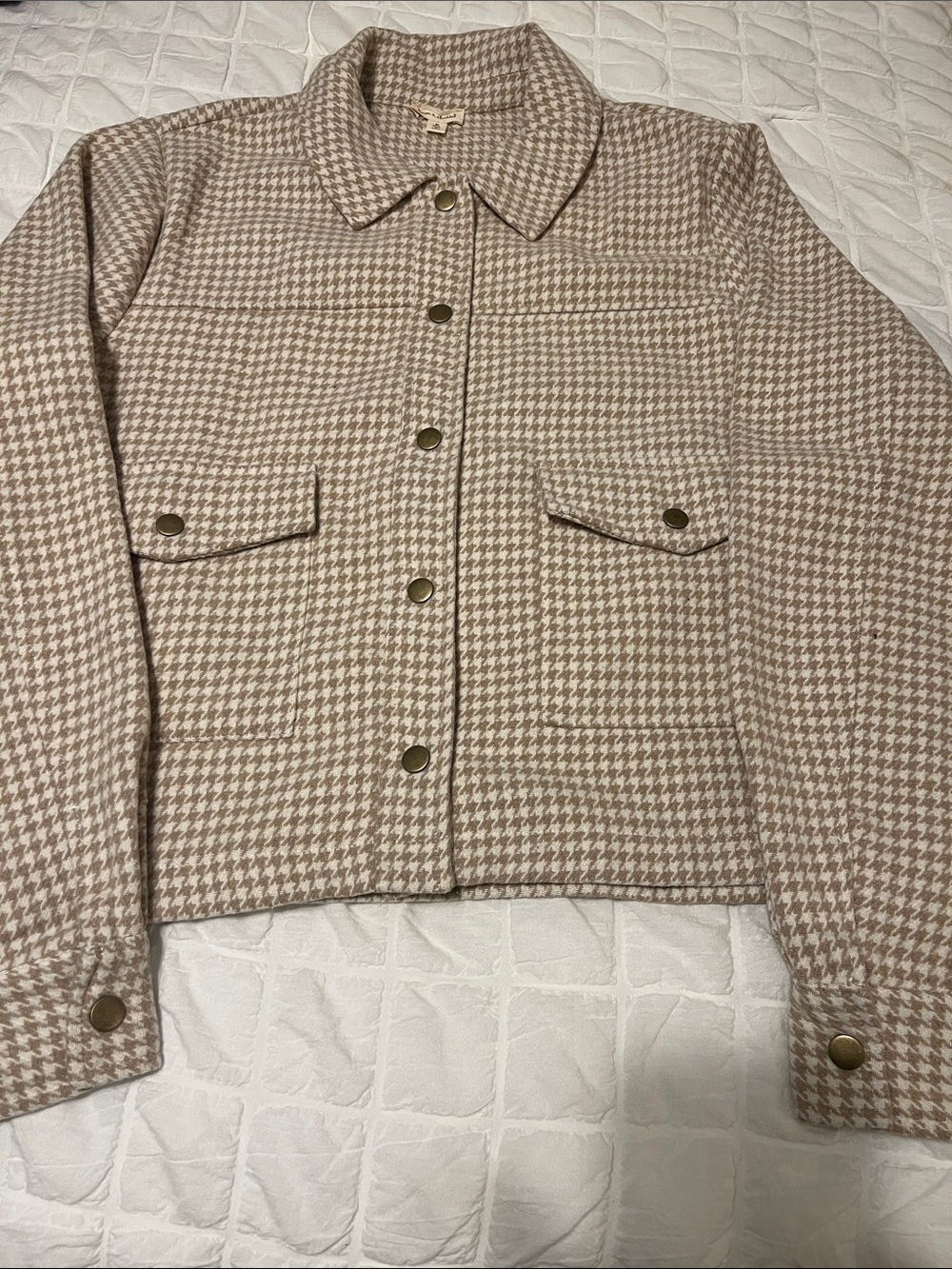 Hem & Thread Beige Cream Houndstooth Cropped Snap Jacket